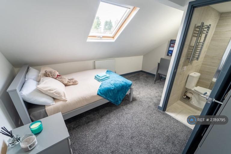Room Holly Place in Birmingham