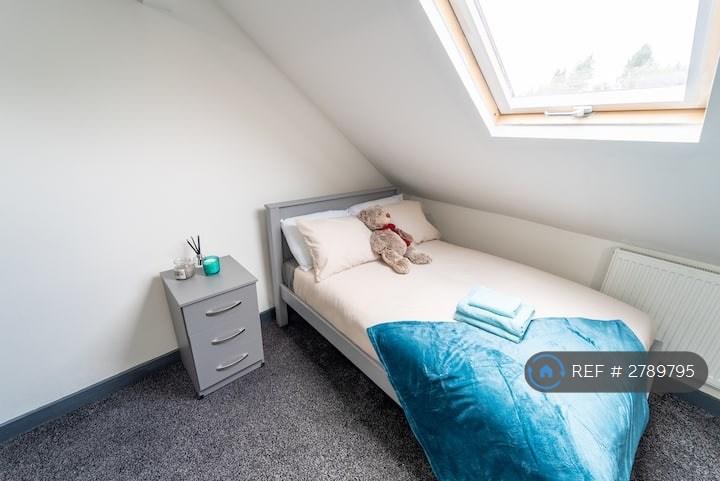 Room Holly Place in Birmingham