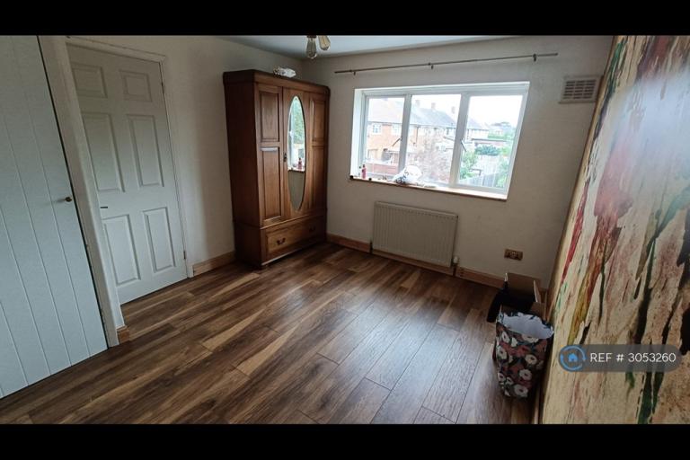 Room Tuck Road in Greater London