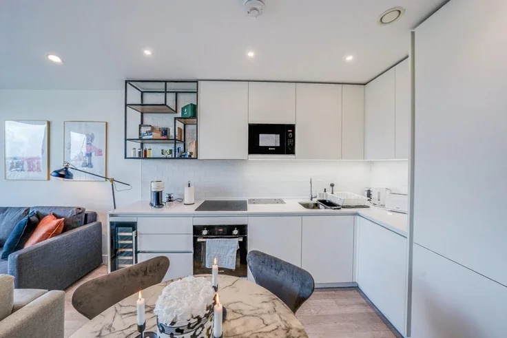 Flat Beresford Avenue in Greater London