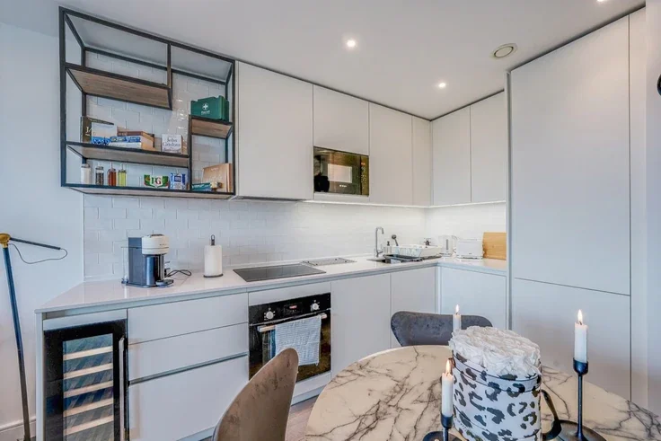 Flat Beresford Avenue in Greater London