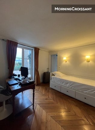 Chambre Rue de Miromesnil à Paris
