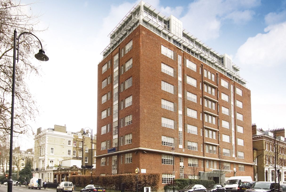 Flat Roland Gardens in Greater London
