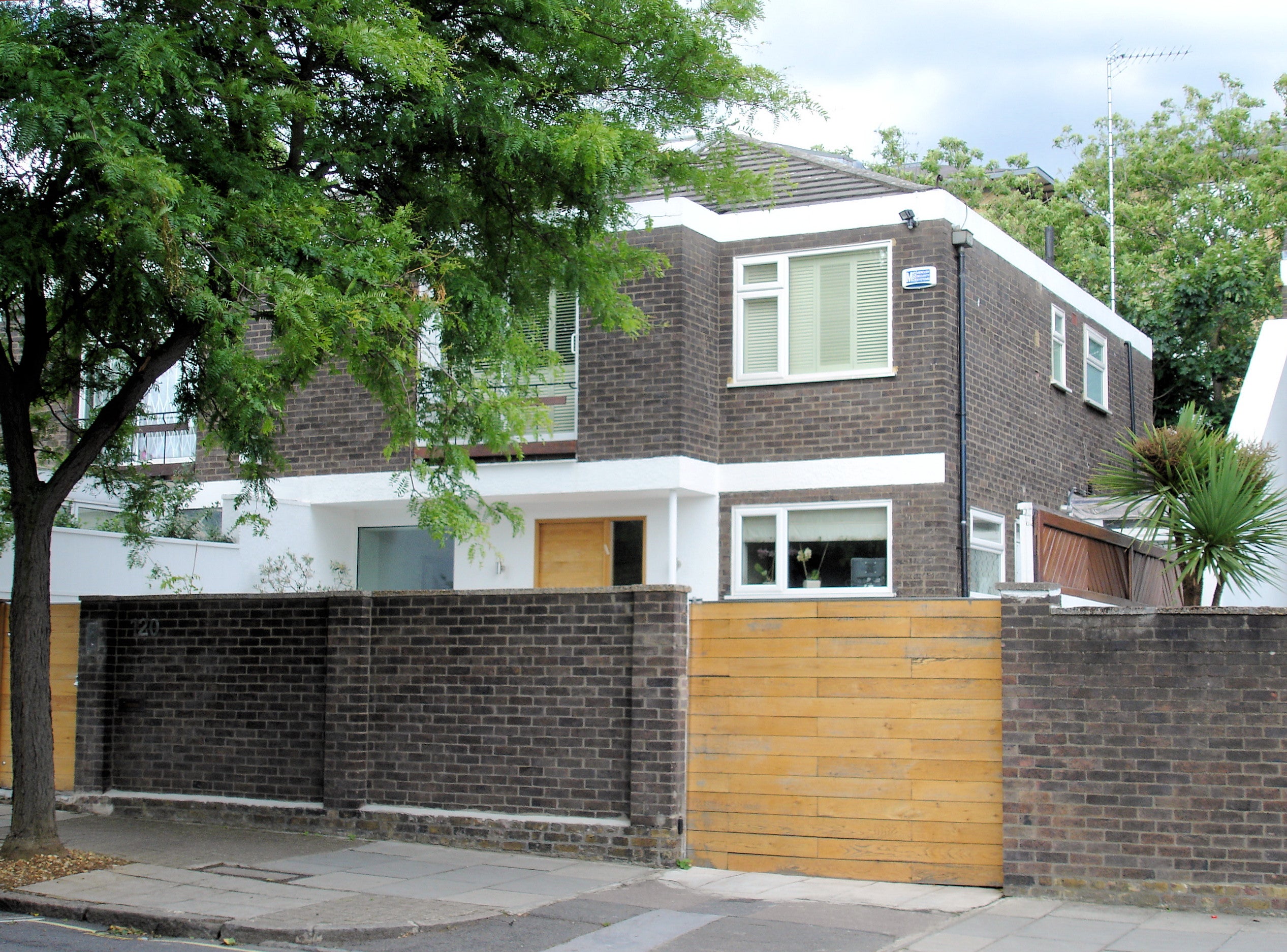House Loudoun Road in City of Westminster