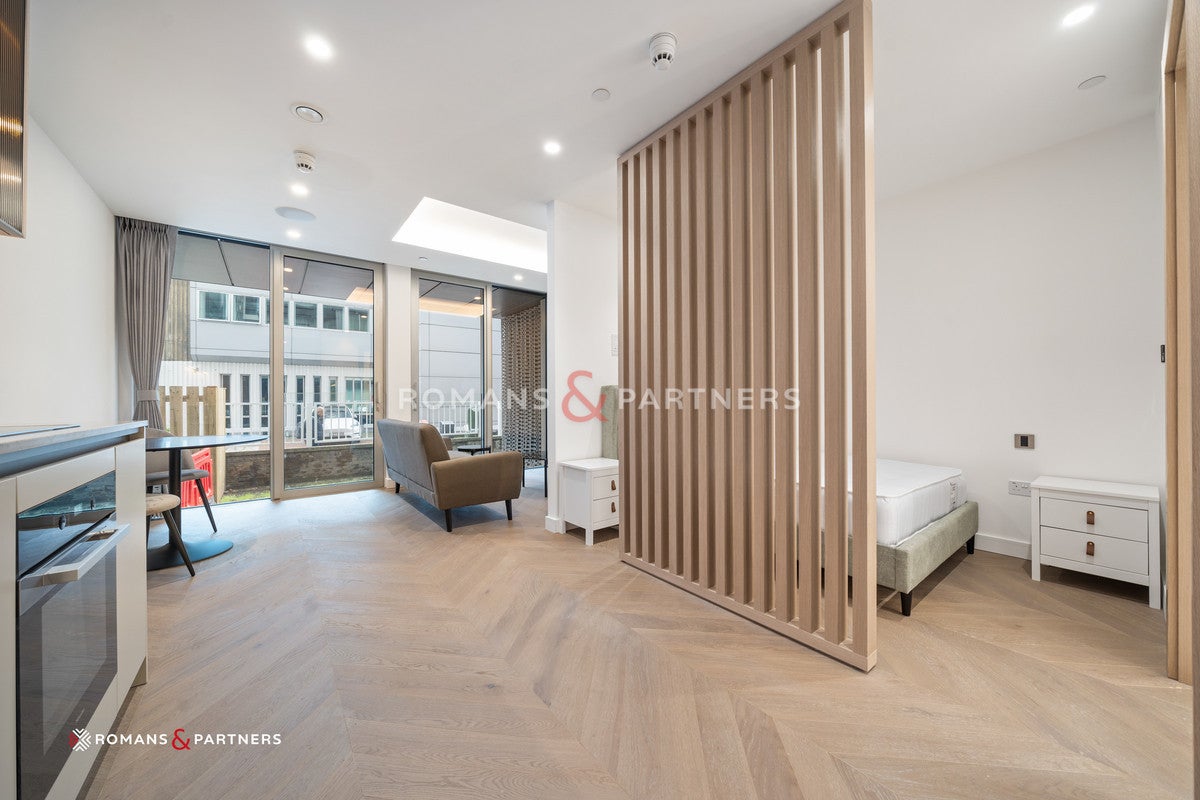 Flat St Clare Street in City of London