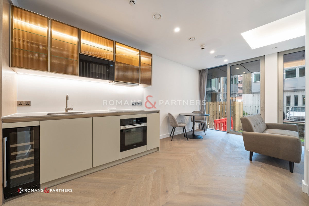 Flat St Clare Street in City of London