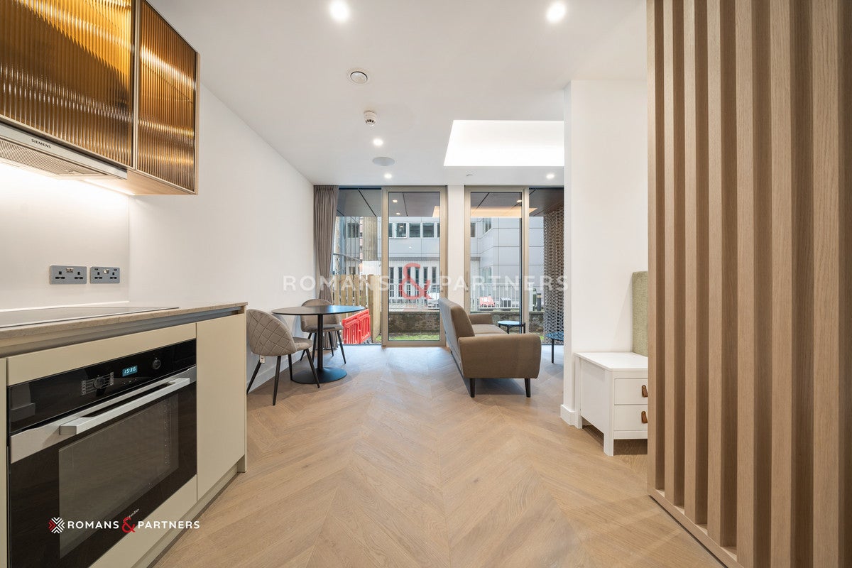 Flat St Clare Street in City of London