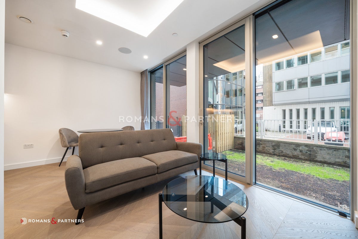 Flat St Clare Street in City of London