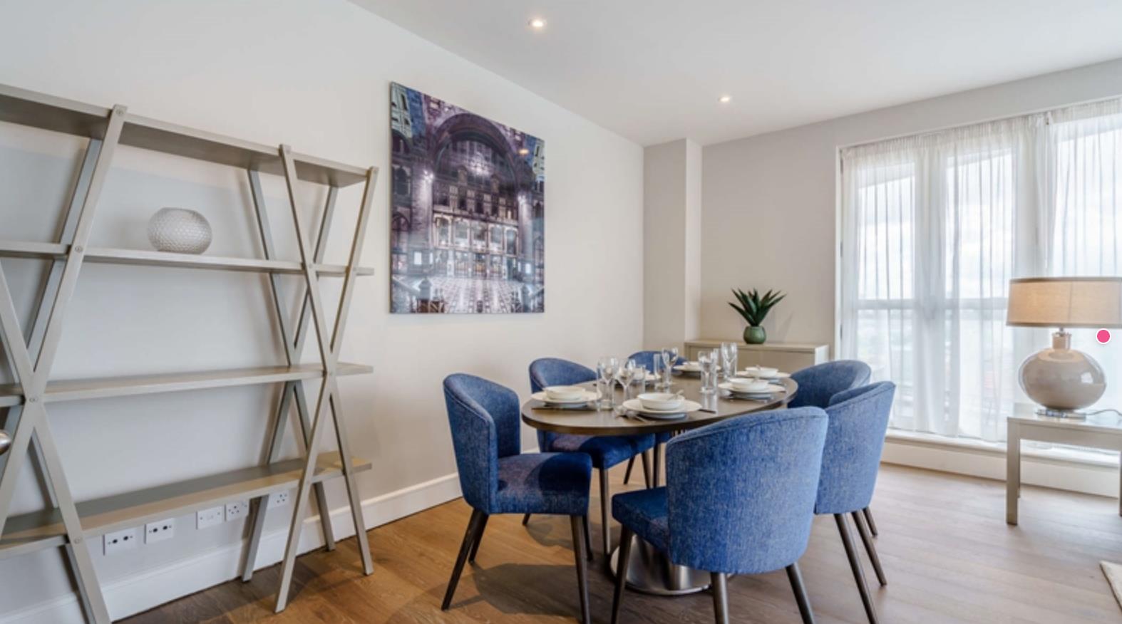 Flat Westferry Circus in Greater London