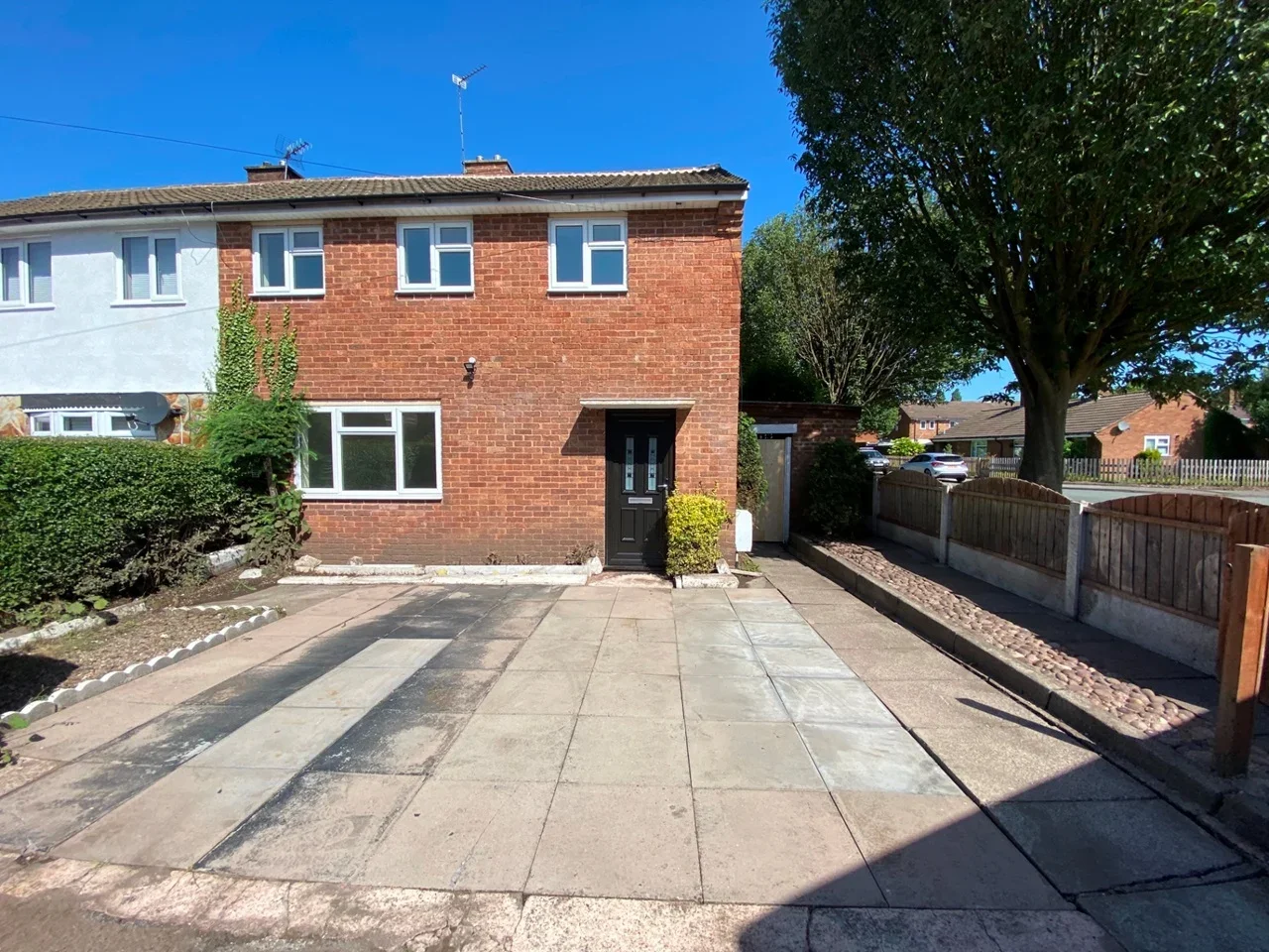 House Sandwell Place in Willenhall