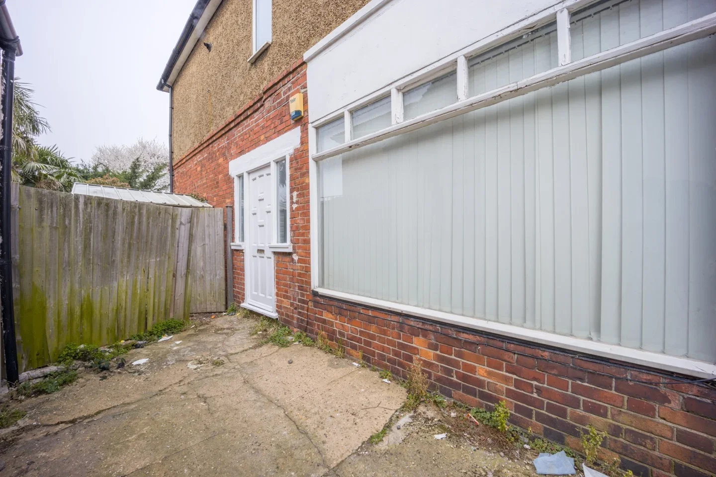 Flat Mayplace Road East in Greater London