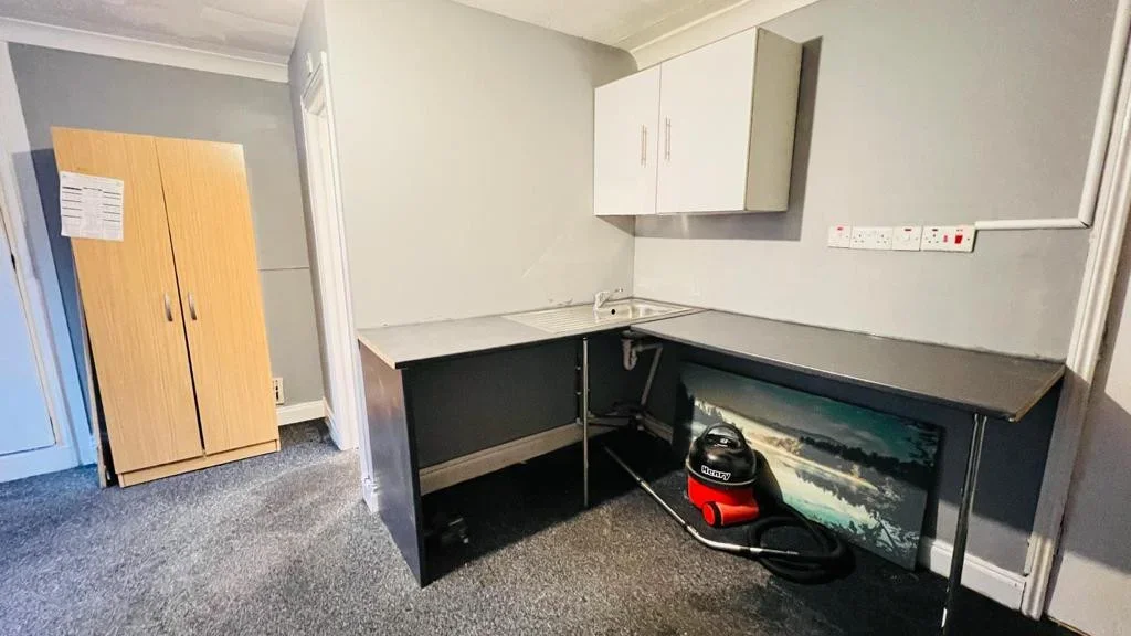 Room Cromwell Road in Luton