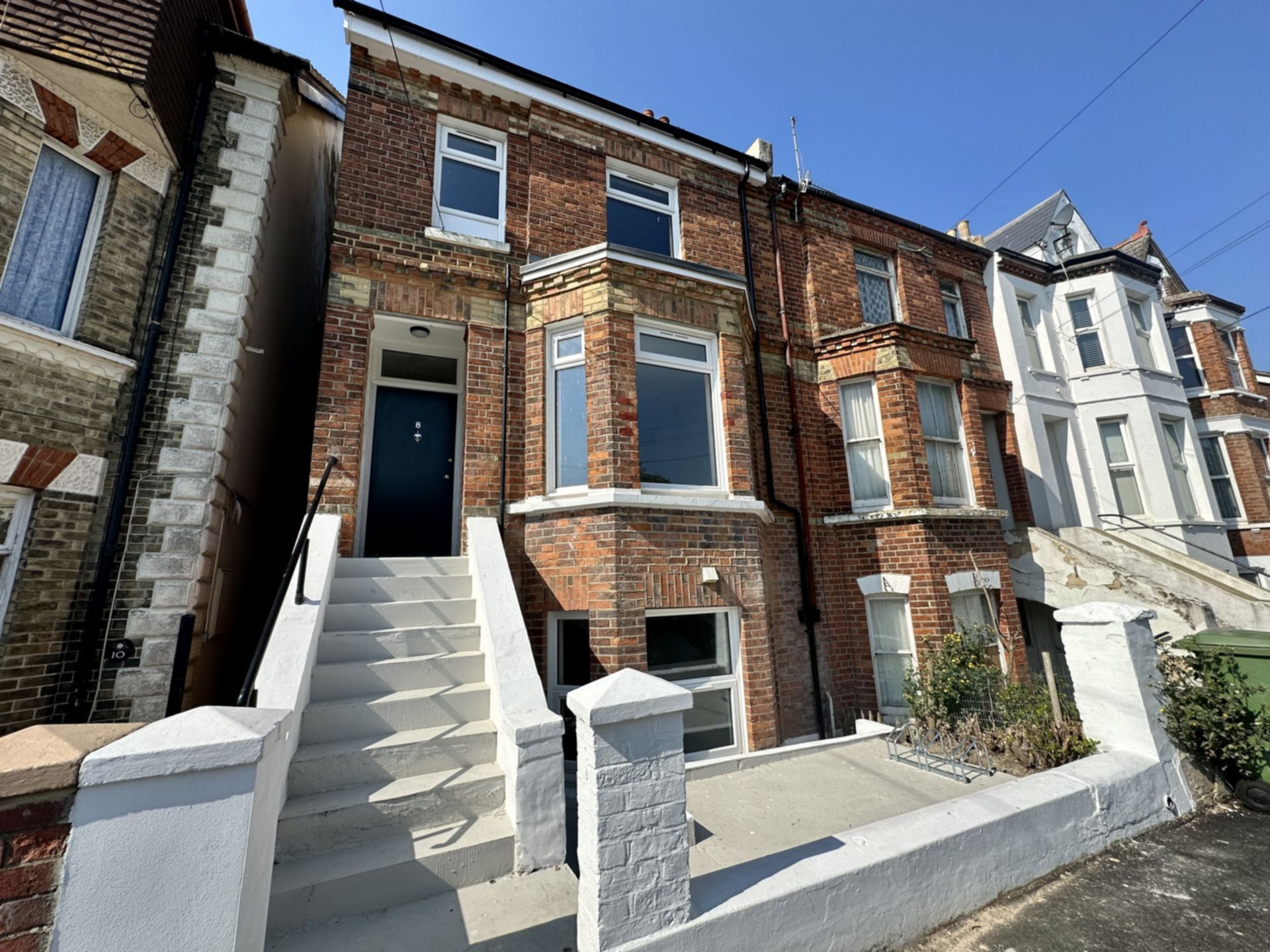 Flat Radnor Bridge Road in Folkestone and Hythe District