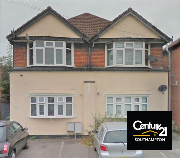 Flat Warren Avenue in Southampton