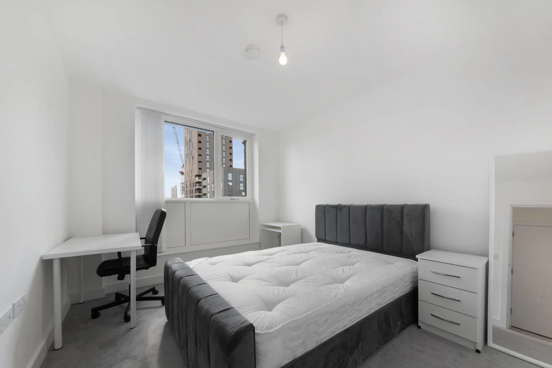 Flat Poplar High Street in Greater London