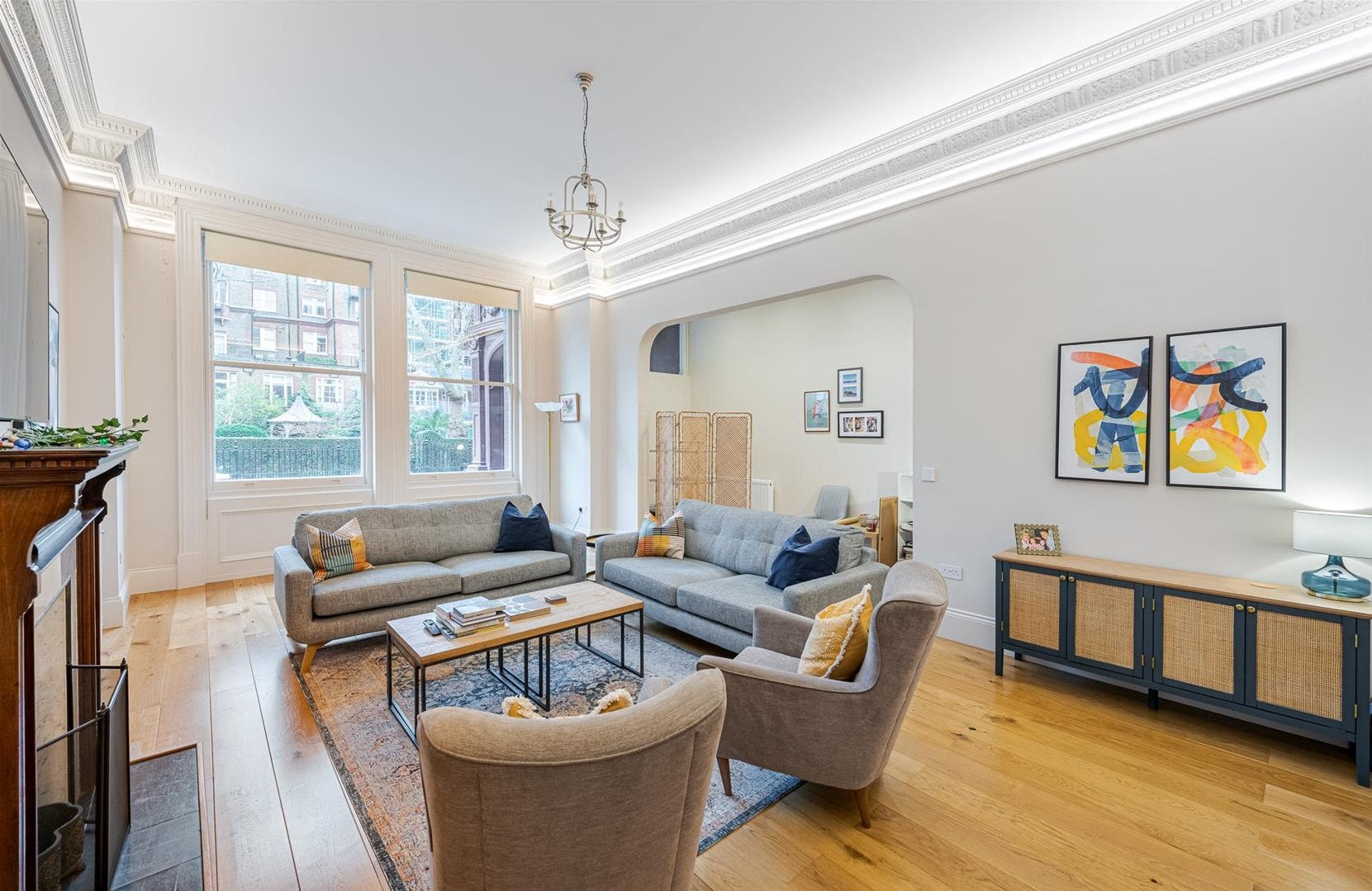 Flat Dove Mews in Greater London
