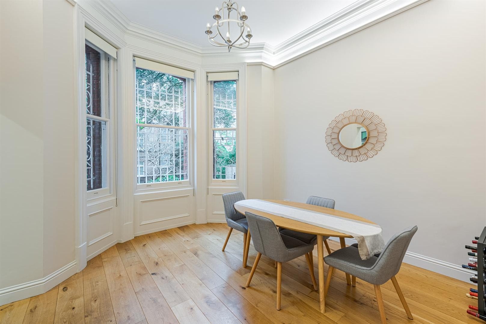 Flat Dove Mews in Greater London