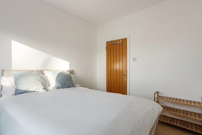 Room Lansdowne Road in Greater London