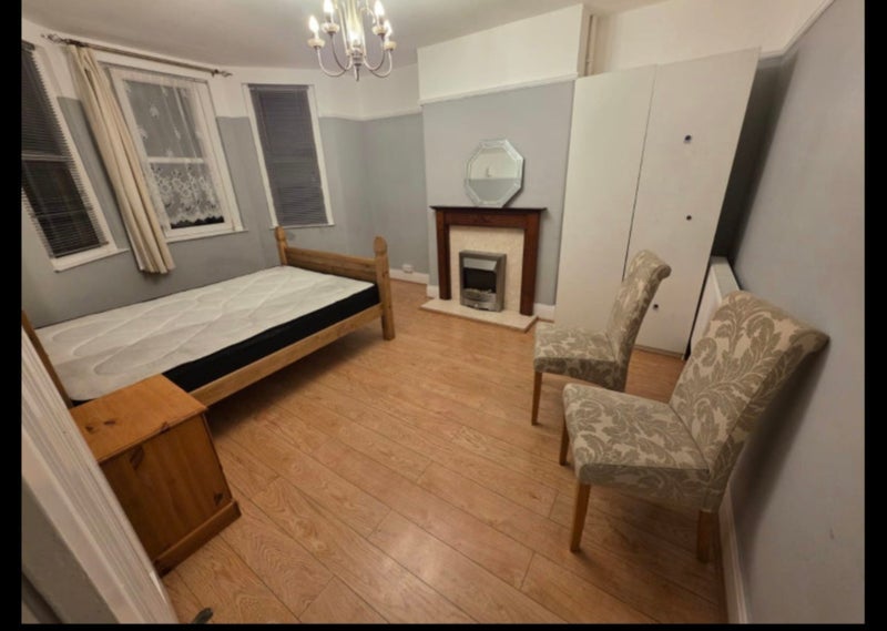 Room Filton Avenue in Bristol