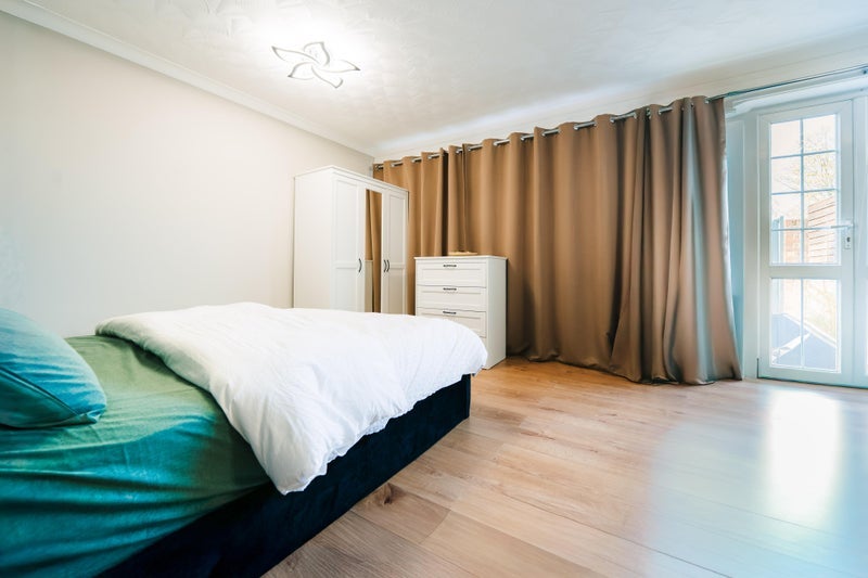 Room Marshalls Grove in Greater London