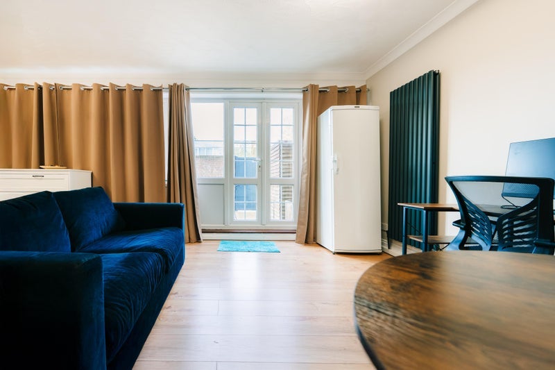 Room Marshalls Grove in Greater London