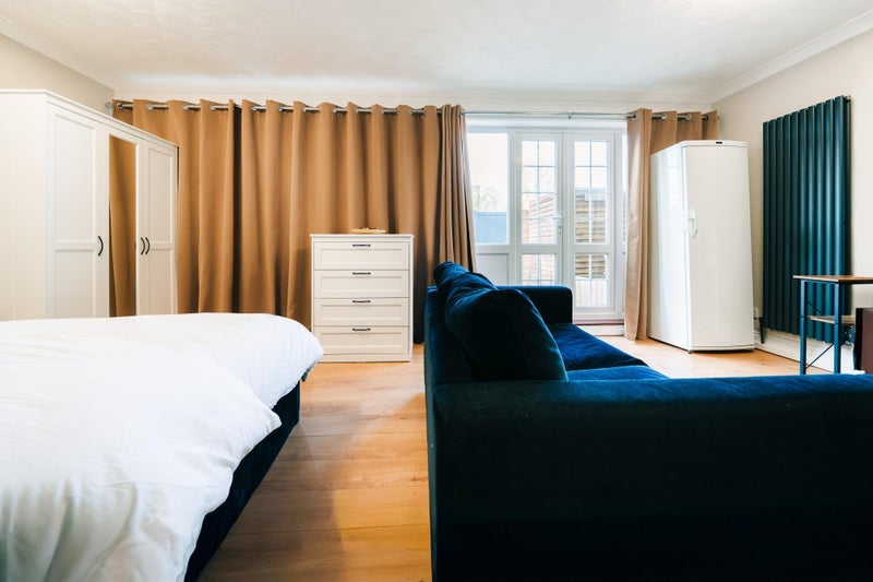 Room Marshalls Grove in Greater London