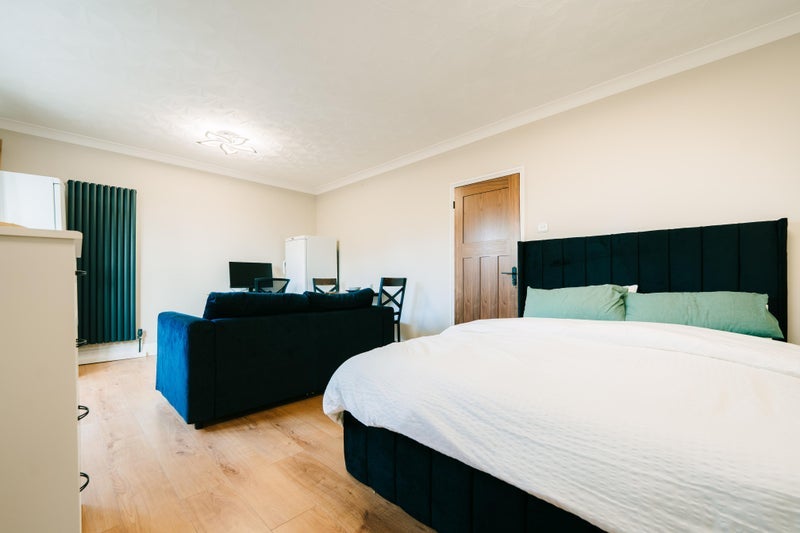Room Marshalls Grove in Greater London