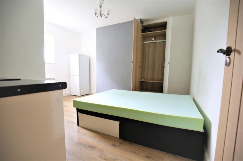 Flat Seven Sisters Road in Greater London