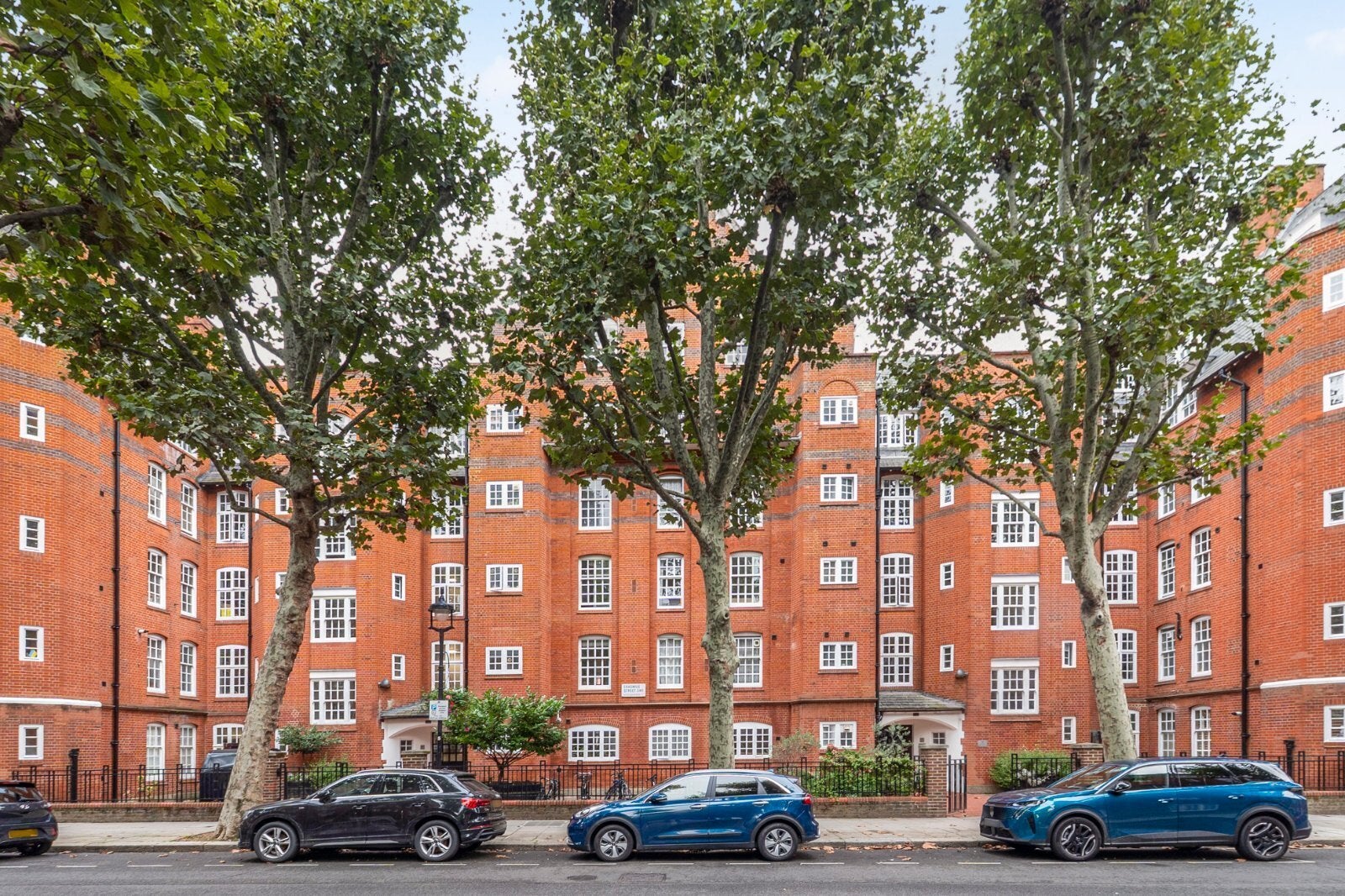 Flat Erasmus Street in City of Westminster
