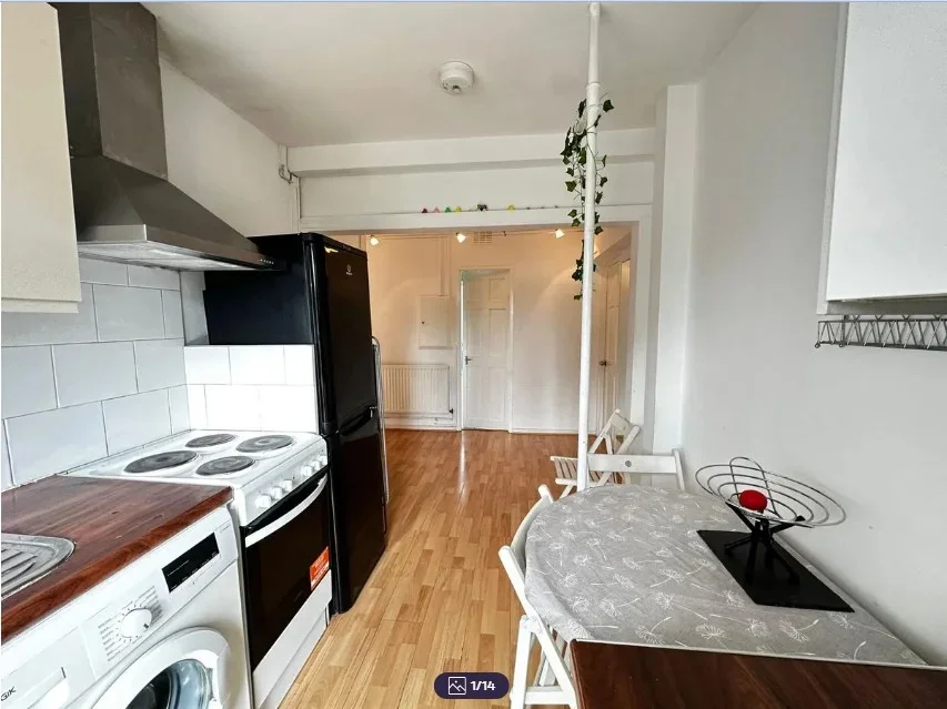 Flat Beaumont Square in Greater London
