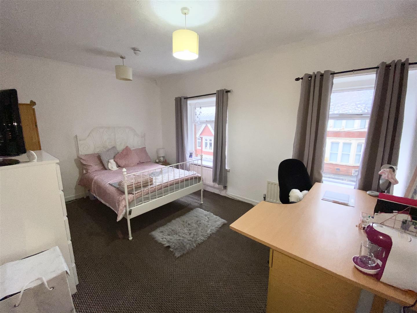 Flat Gwyn Street in Pontypridd