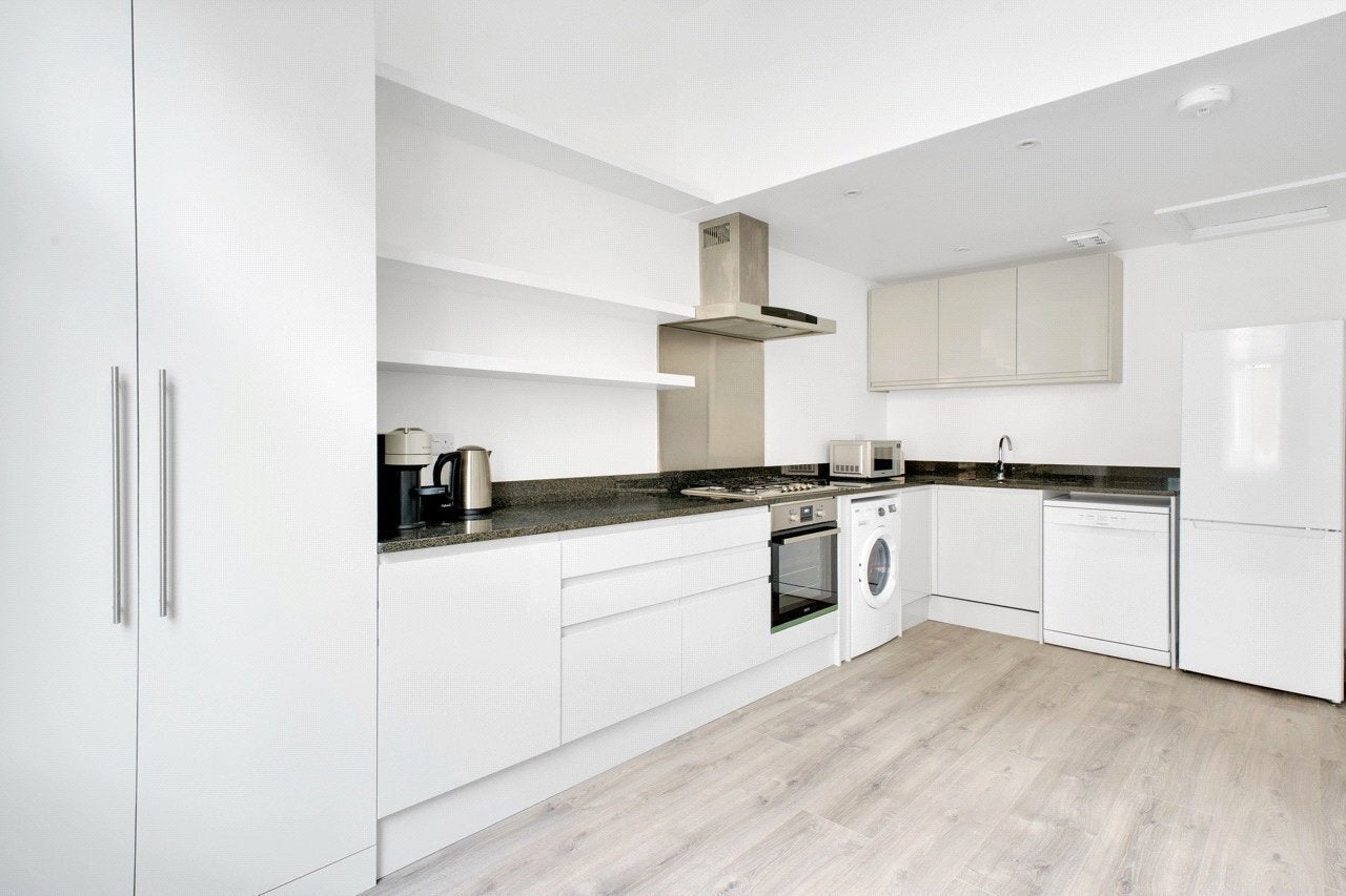 Flat Stanhope Mews West in Greater London