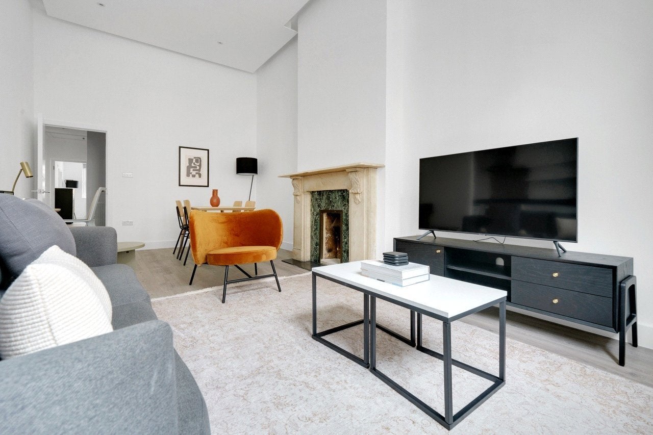 Flat Stanhope Mews West in Greater London