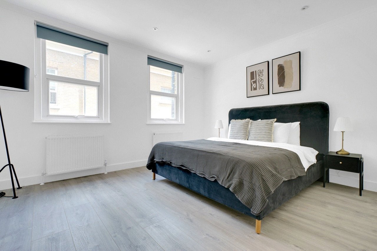 Flat Stanhope Mews West in Greater London