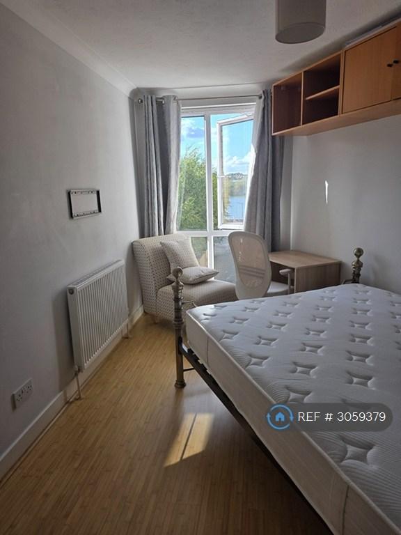 Room Valetta Way in Rochester
