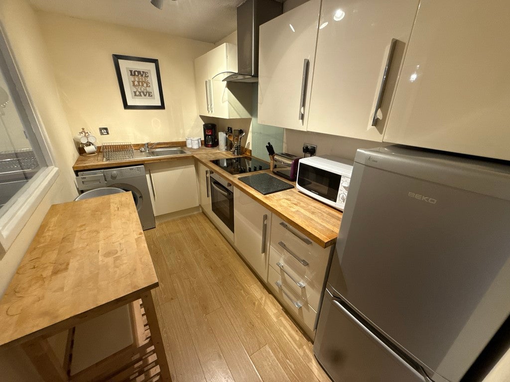 Flat Woollam Place in Manchester