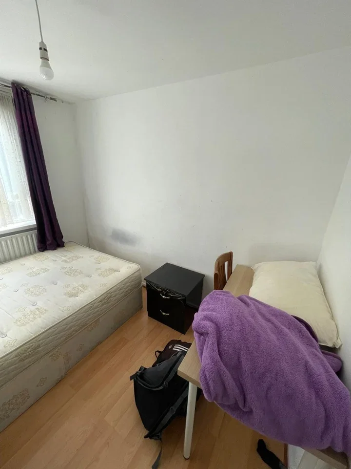 Room Vallance Road in Greater London