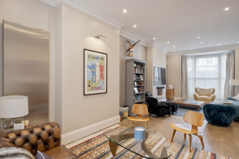 House Warwick Gardens in Greater London