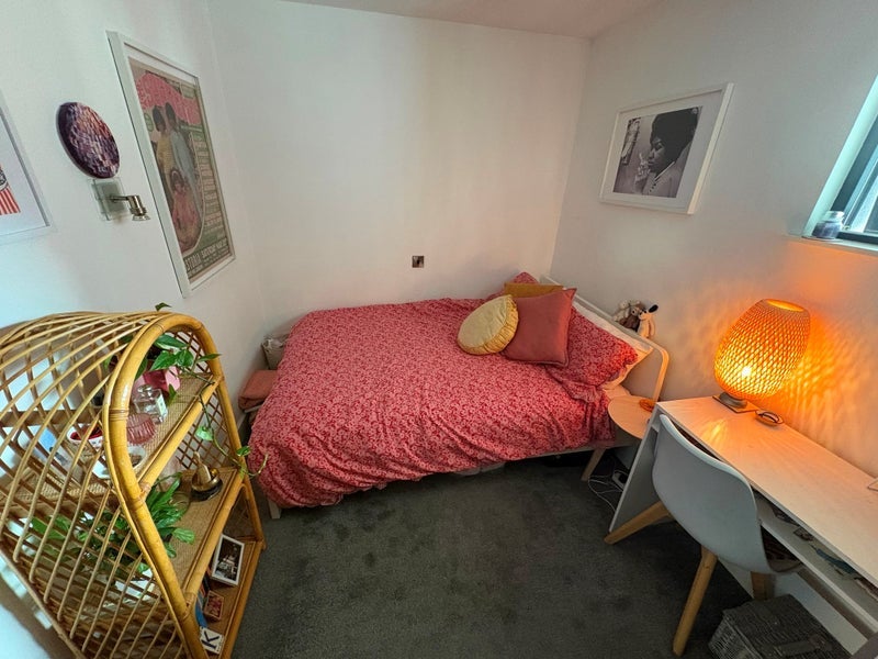 Room Isaac Way in Manchester