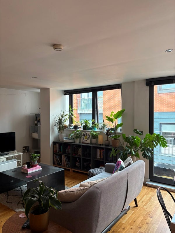 Room Isaac Way in Manchester