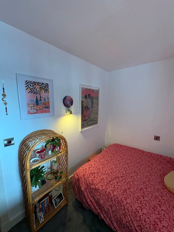 Room Isaac Way in Manchester