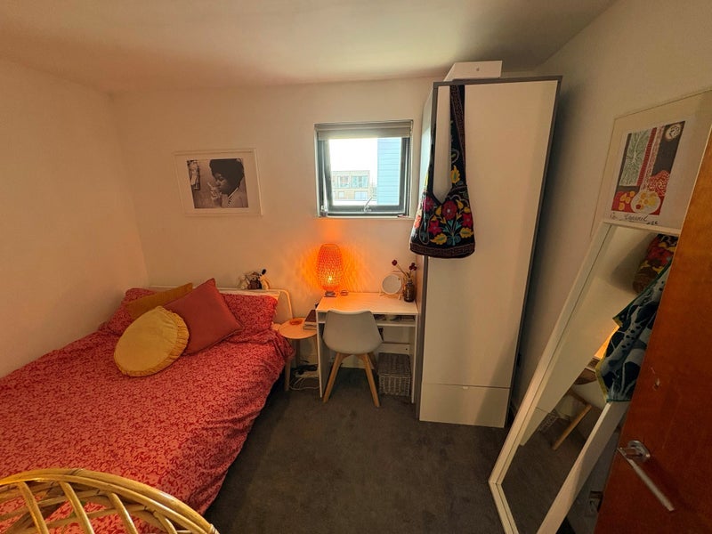 Room Isaac Way in Manchester