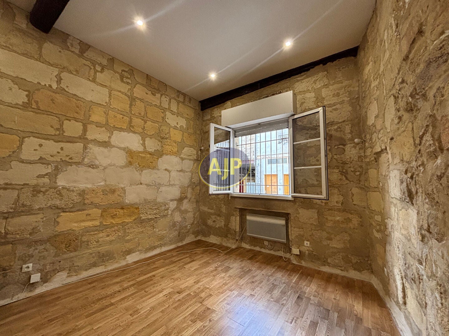 Appartement Route de la Fontbrune à Cours-de-Pile
