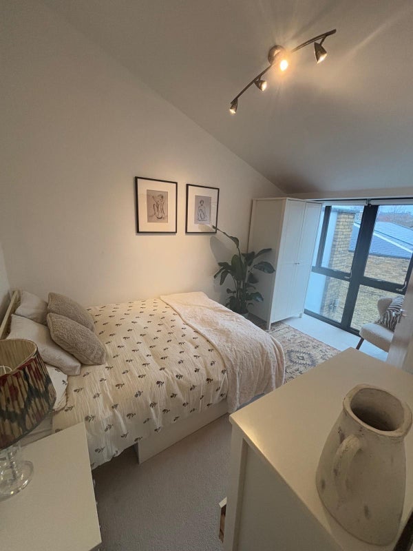 Room Magnolia Place in Greater London