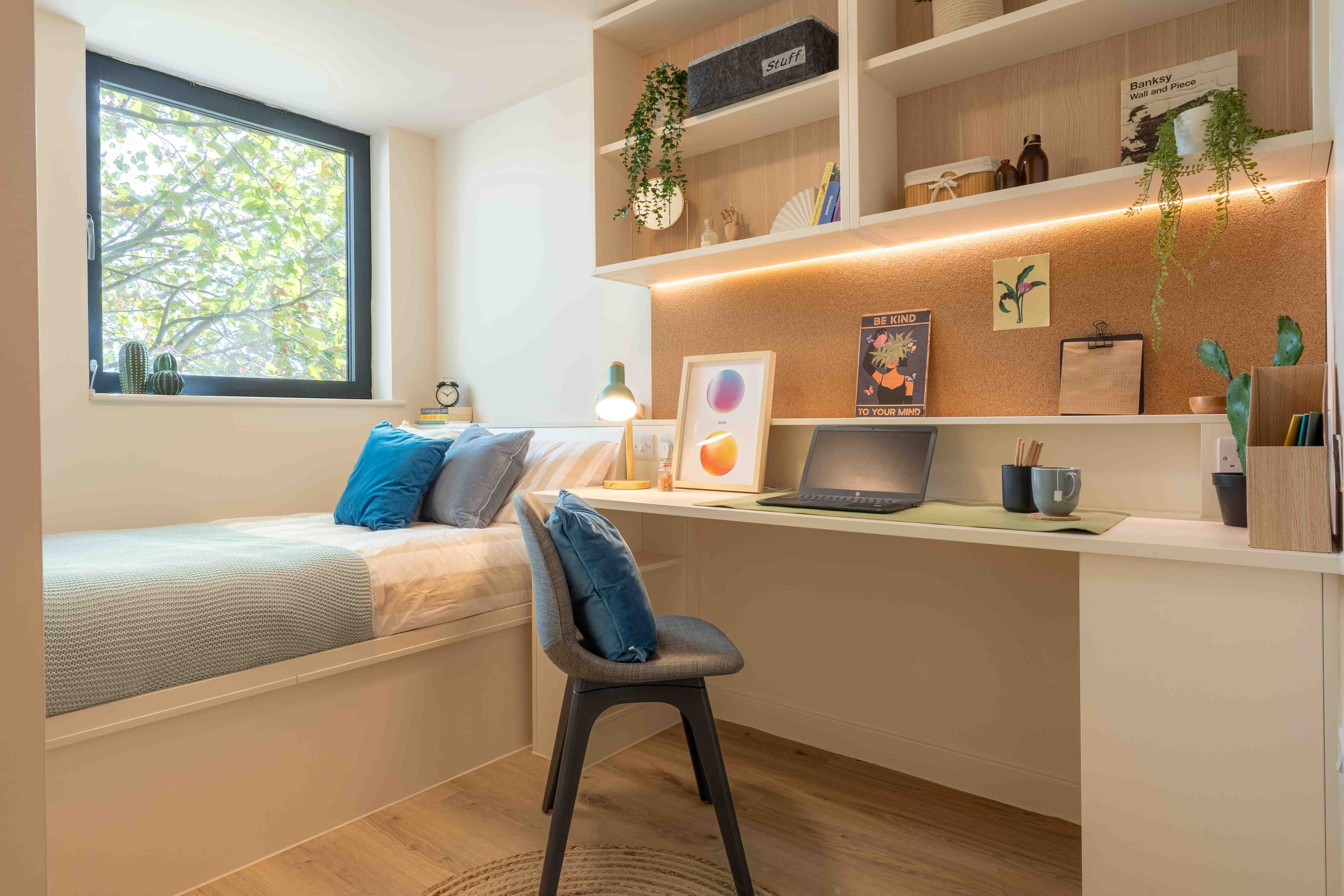 Room Blackburn Road in Greater London