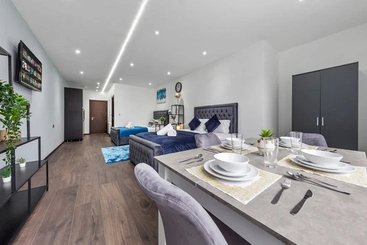 Flat Woodstock Road in Greater London