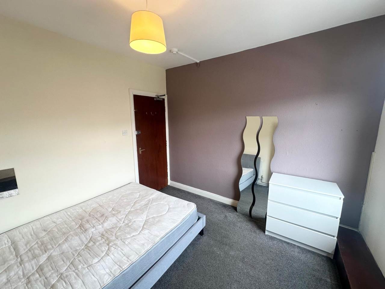 Room Haddon Avenue in Leeds
