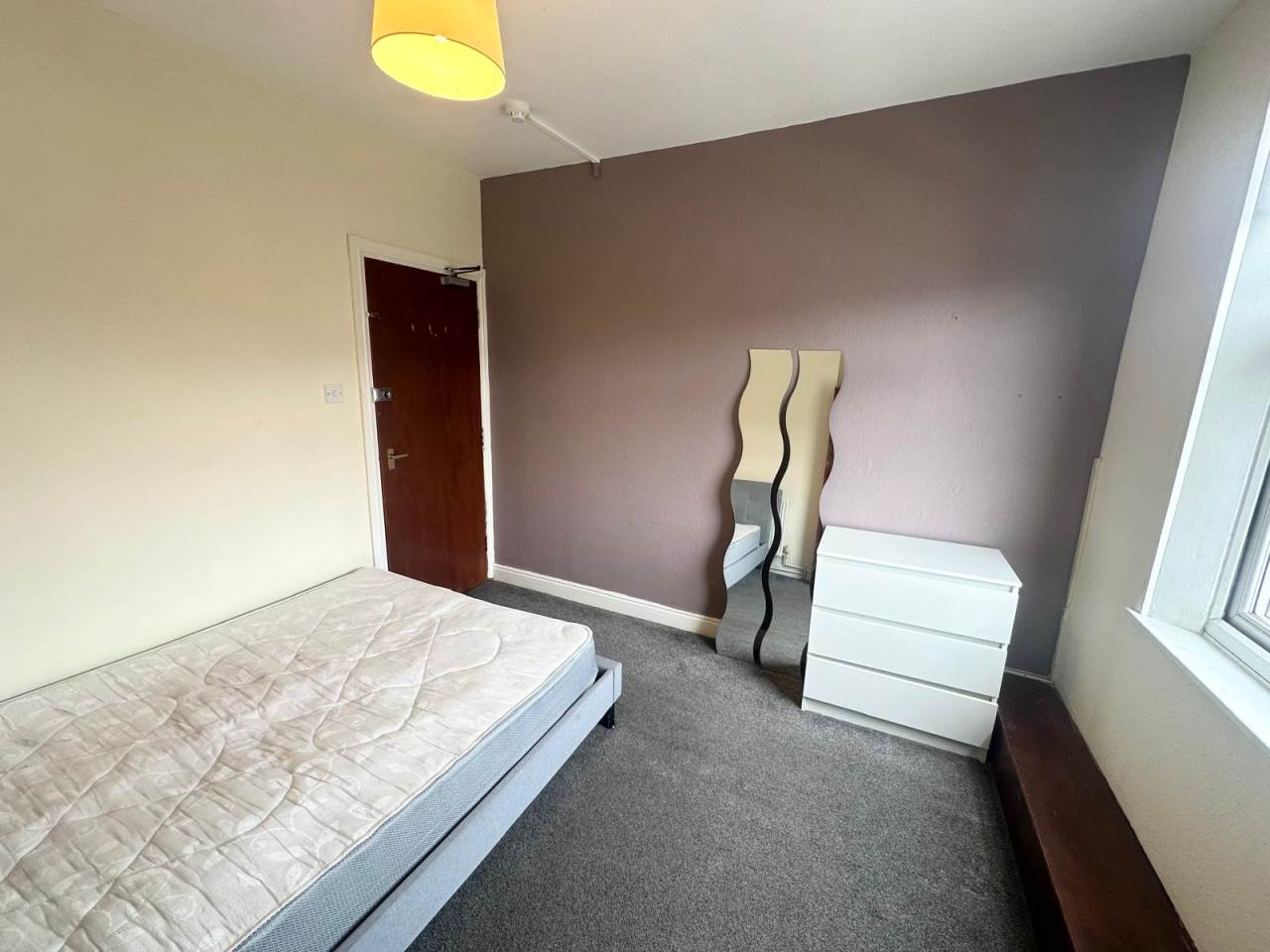 Room Haddon Avenue in Leeds