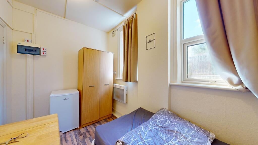 Room St. Pauls Avenue in Greater London