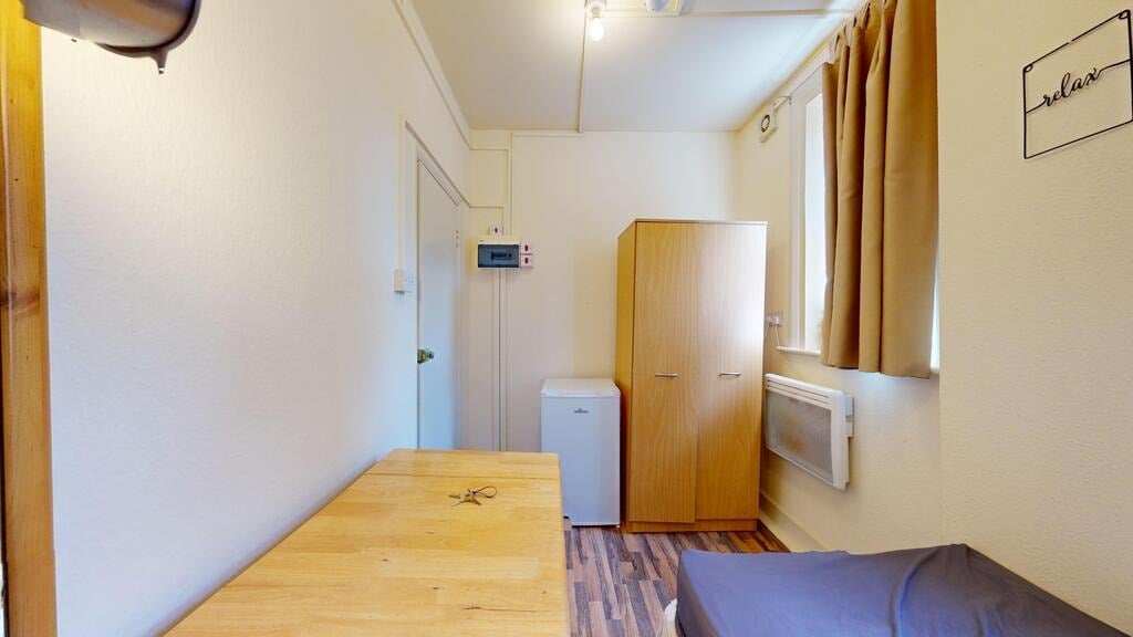 Room St. Pauls Avenue in Greater London